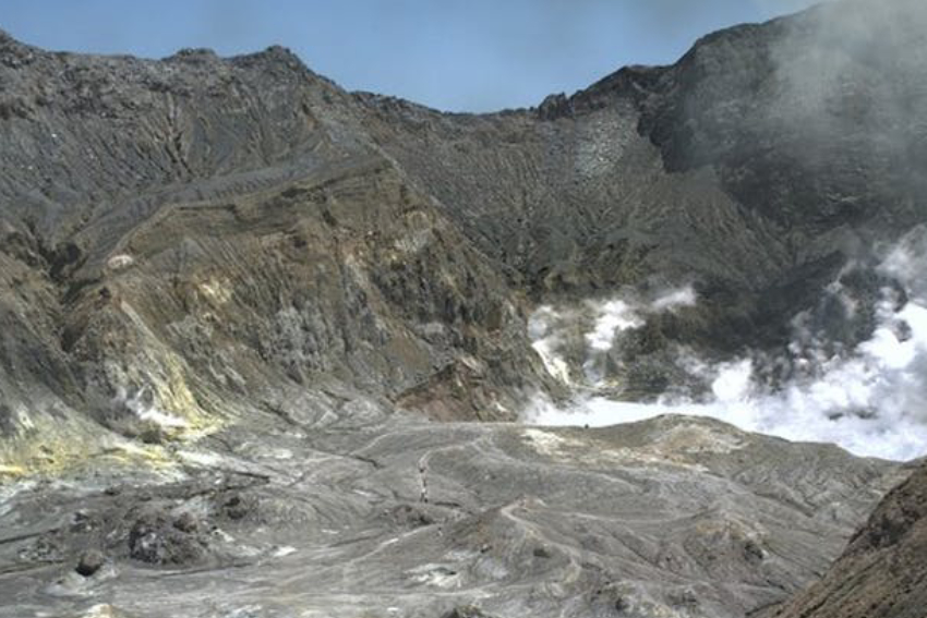 Photo of the crater at Whakaari/White Island