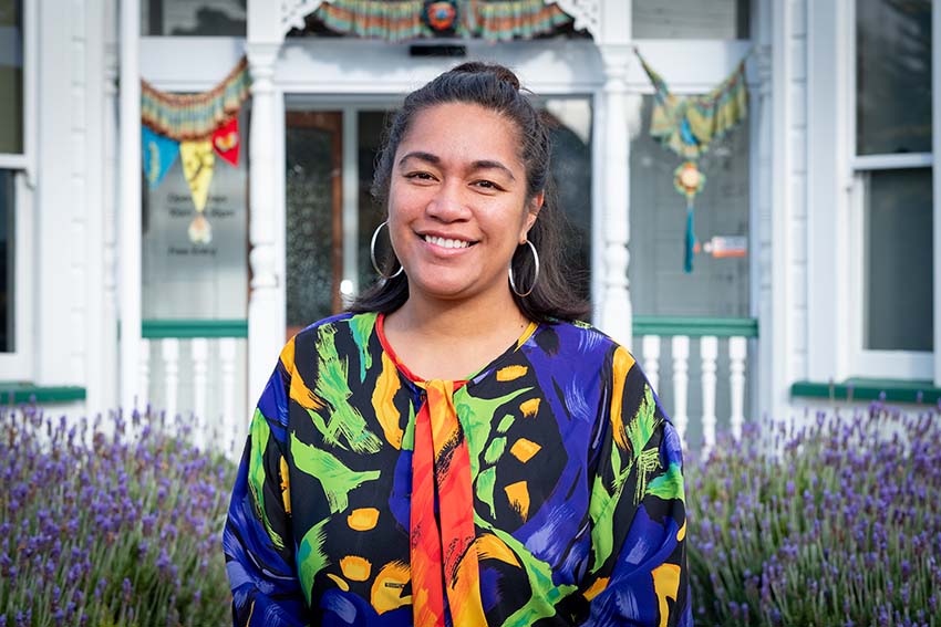 Visual arts alumna revives Niuean art 