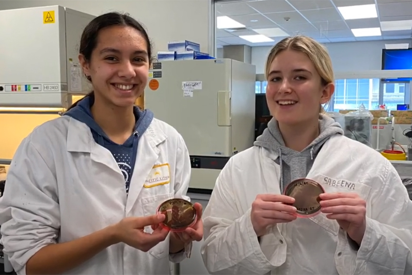 Year 11 students try AUT research