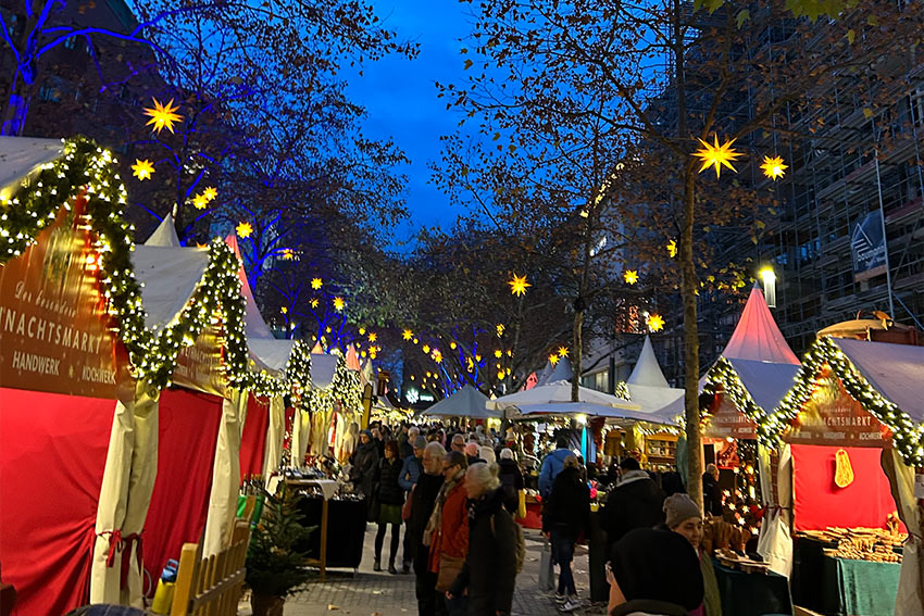 A nightmarket in the evening with glowing lights