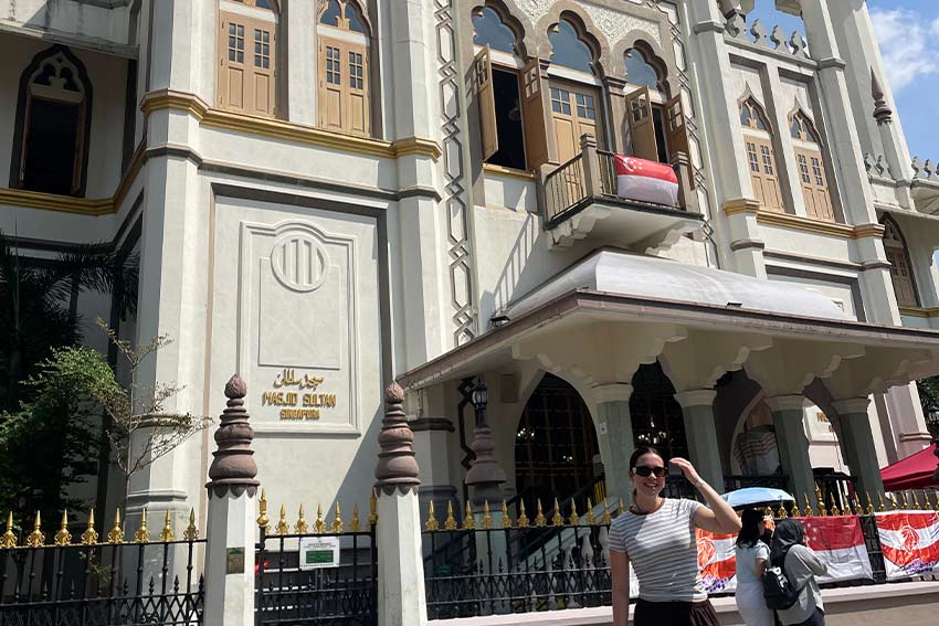 Jessica studies and explores abroad