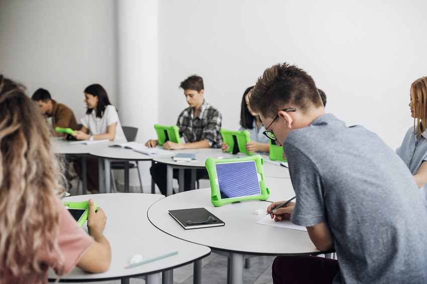 Schools moving to hot desking