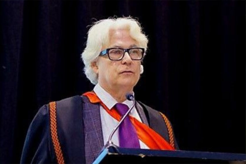 Photo of the new Emeritus Professor