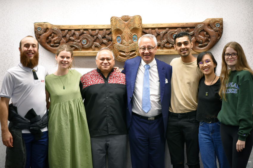 AUT staff and exchanges students with Te Hononga